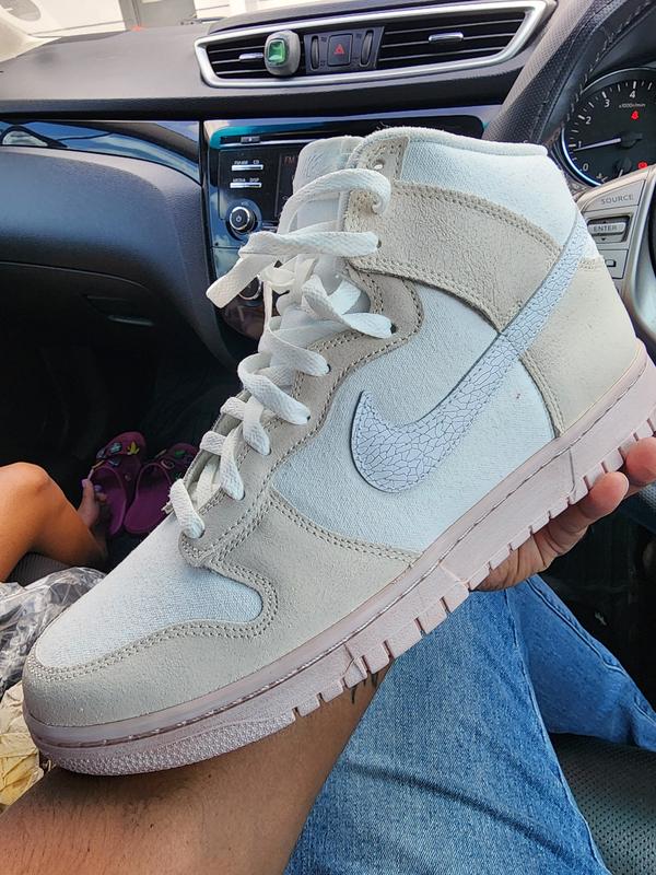 Nike Dunk High Retro EMB sneakers in white and pink | ASOS