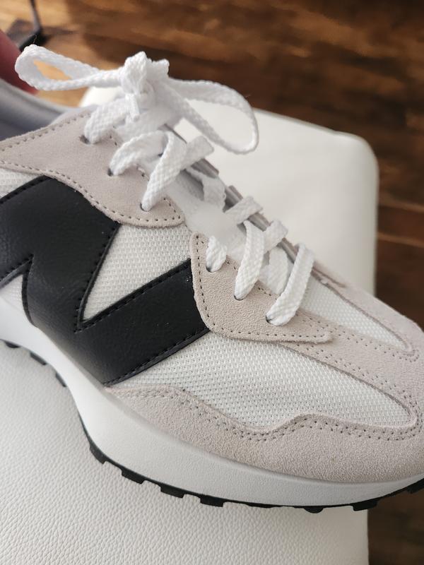 New Balance 327 sneakers in white with black detail | ASOS