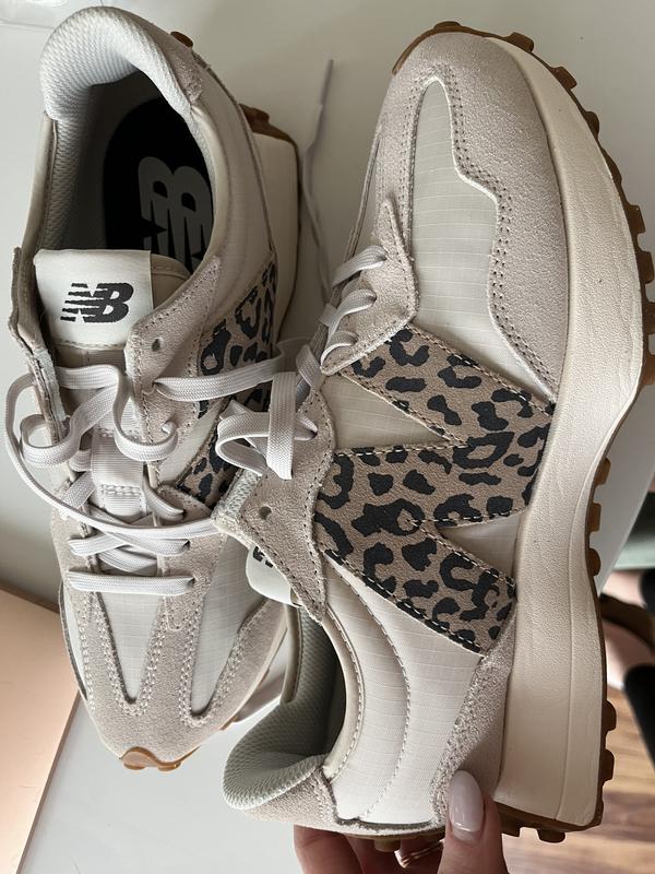 購入者あり New Balance 327 sneakers in off white - exclusive to ASOS | ASOS