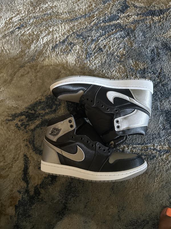 Nike Air Jordan 1 Retro High OG sneakers in black and gray | ASOS