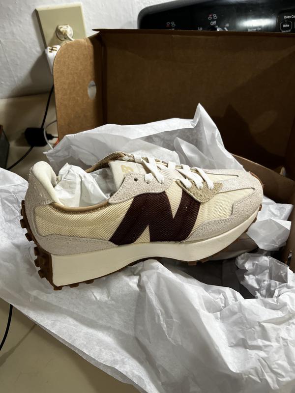 その他 uoo New Balance 327 sneakers in off white with beige detail | ASOS