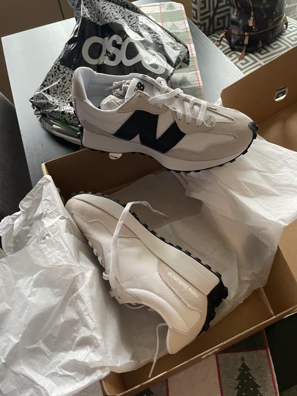 New Balance 327 sneakers in white with black detail | ASOS