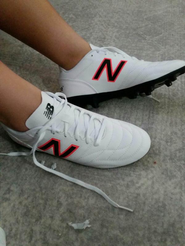 New balance wide hot sale fit football boots