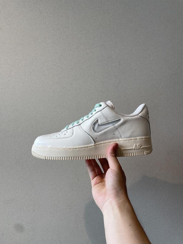 NIKE AIR FORCE 1 '07 PRM VNTG SAIL/SAIL-ENAMEL GREEN-ALPHA ORANGE