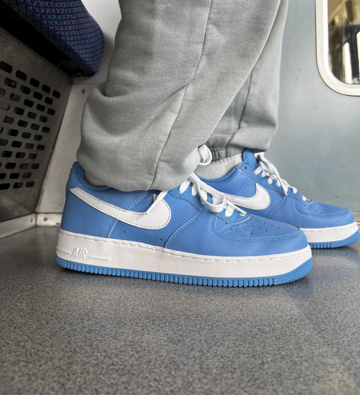 NIKE AIR FORCE 1 LOW RETRO UNIVERSITY BLUE/WHITE-METALLIC