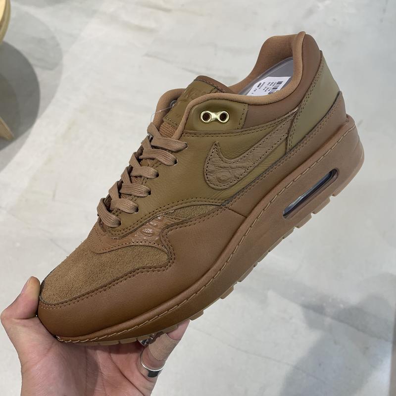 NIKE W AIR MAX 1 '87 NBHD ALE BROWN/ALE BROWN-GUM MED BROWN 22HO-I