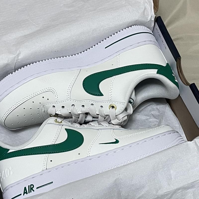 NIKE WMNS AIR FORCE 1 '07 SE SAIL/MALACHITE-WHITE-METALLIC GOLD 22HO-I