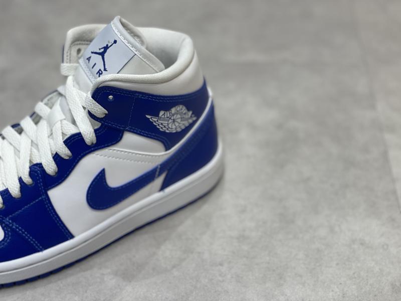 エアジョーダン ハイカット シューズ 青/白 NIKEエアジョーダン青白黒ハイカット - メルカリ