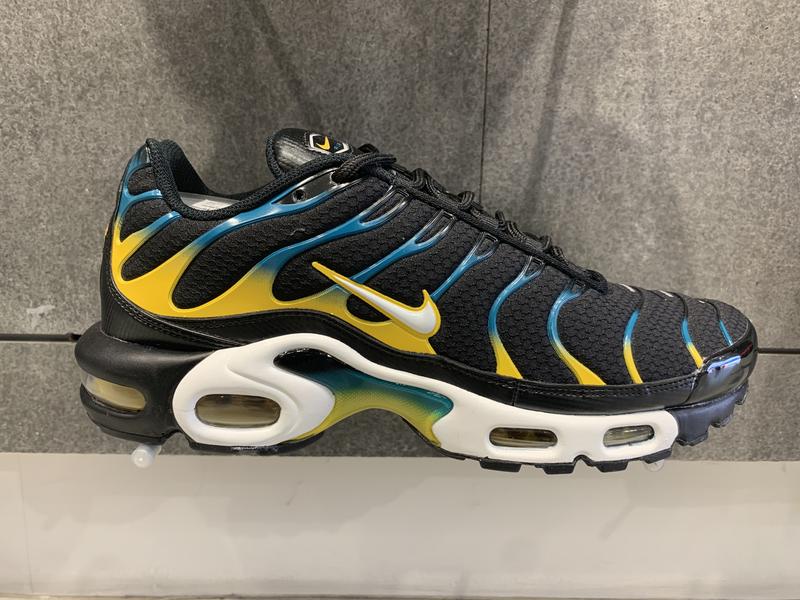 Nike air max plus sale university gold