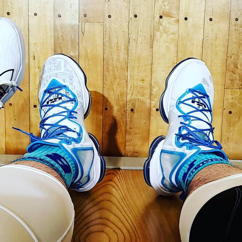 NIKE LEBRON XIX WHITE/DUTCH BLUE-BLUE VOID 21HO-S（ナイキ レブロン