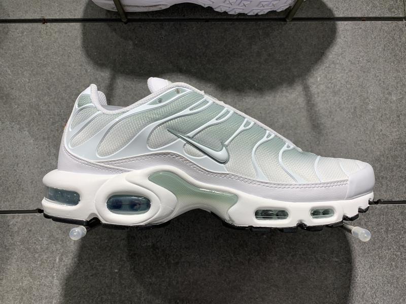 NIKE W AIR MAX PLUS WHITE/WHITE-MICA GREEN-BLACK 23SP-I