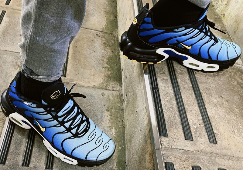 NIKE AIR MAX PLUS OG BLACK/CHAMOIS-SKY BLUE-HYPER BLUE