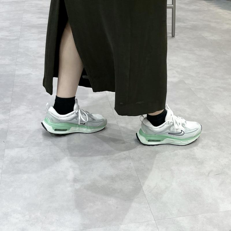 定価（税込） 17,600円 NIKE W AIR MAX BLISS 24cm Nike WMNS Air Max Bliss】新作リリースを総まとめ！サイズ感や