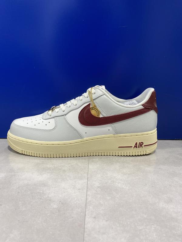 NIKE WMNS AIR FORCE 1 '07 SE PHOTON DUST/TEAM RED-SUMMIT WHITE 