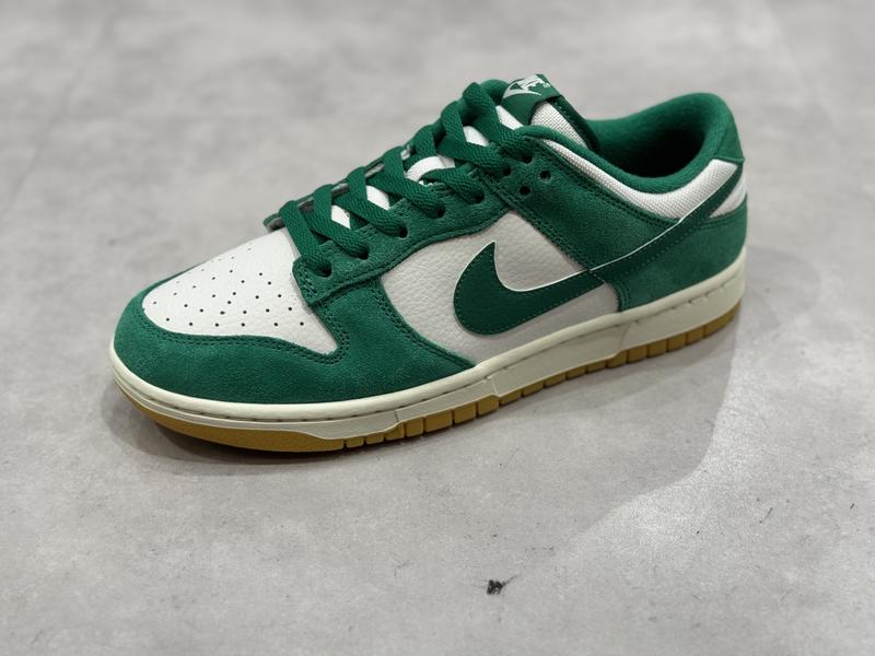 NIKE DUNK LOW SE PHANTOM/MALACHITE-GUM LIGHT BROWN （ナイキ