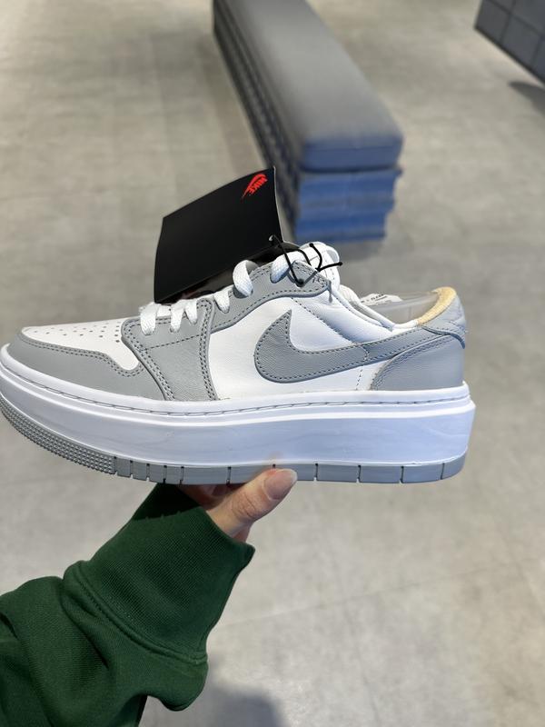 JORDAN BRAND WMNS AIR JORDAN 1 ELEVATE LOW WHITE/WOLF GREY-WHITE