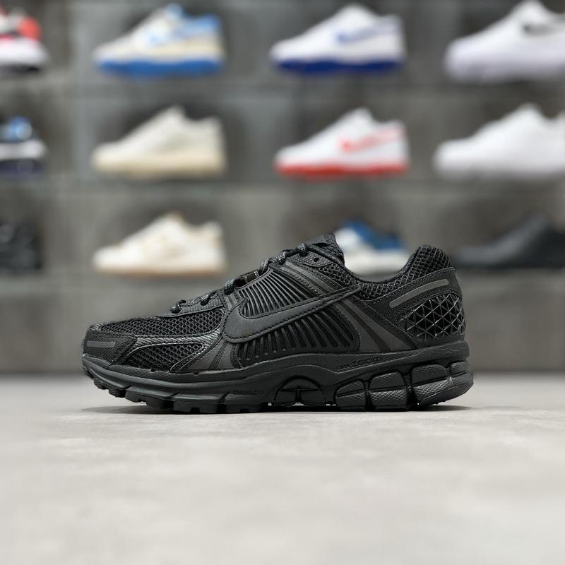 NIKE ZOOM VOMERO 5 BLACK/BLACK 24SP-I