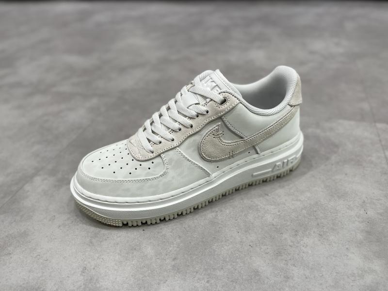 NIKE AIR FORCE 1 LUXE SUMMIT WHITE/SUMMIT WHITE-LIGHT BONE 21HO-I