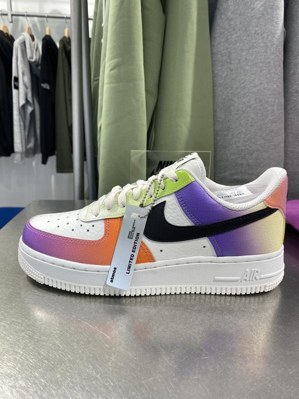 NIKE WMNS AIR FORCE 1 LO '07 SUMMIT WHITE/BLACK-BRIGHT MANDARIN 23SP-I|atmos （アトモス） 公式オンラインストア