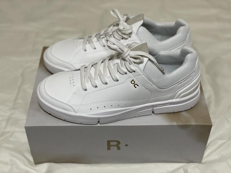 On THE ROGER CENTRE COURT White/Gum 23FW-I