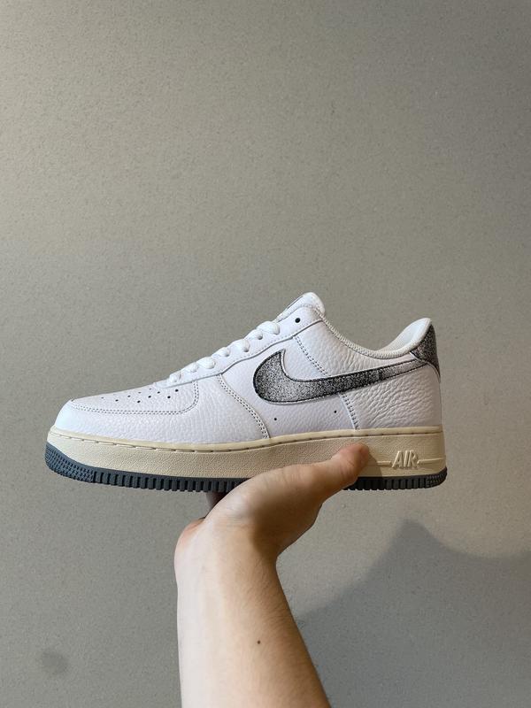 NIKE AIR FORCE 1 '07 LX WHITE/SMOKE GREY-BEACH-WHITE 23SU-I