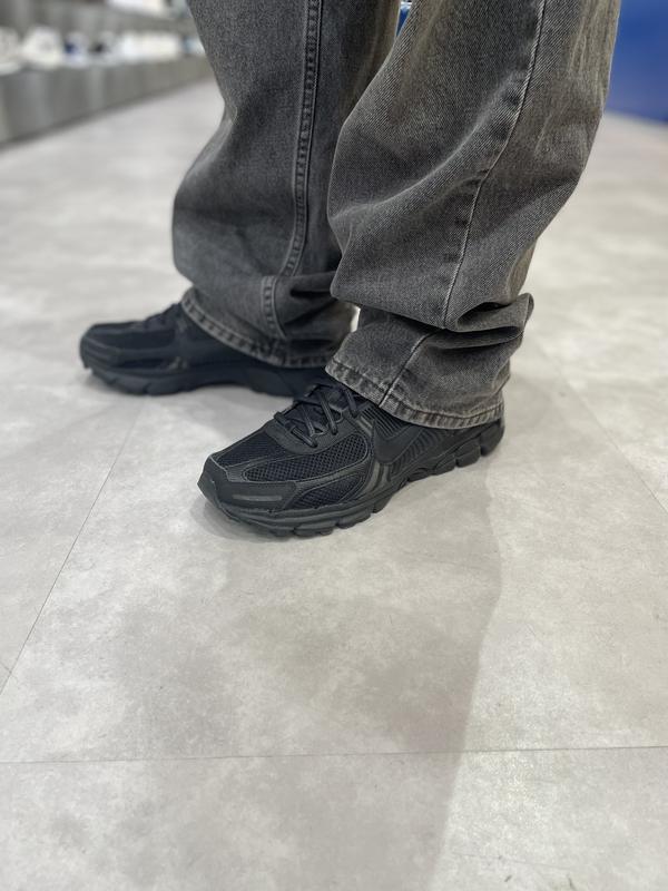 NIKE ZOOM VOMERO 5 BLACK/BLACK（ナイキ ズーム ボメロ 5