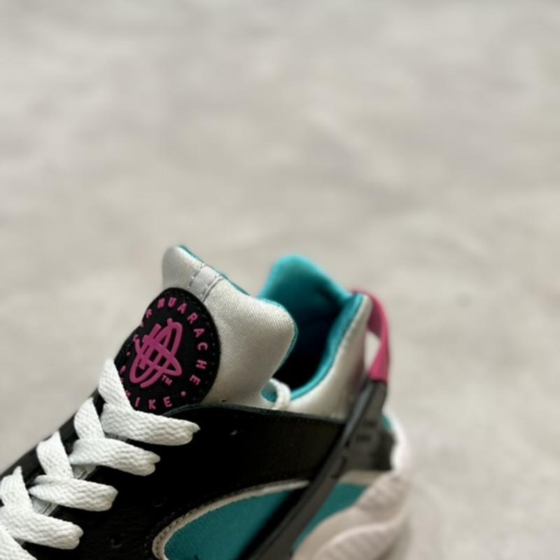 NIKE AIR HUARACHE BLACK/LETHAL PINK-NEW EMERALD（ナイキ エア
