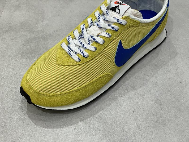 NIKE ナイキ　ワッフルトレーナー　スニーカー　ピンク　イエロー Amazon | Nike Mens Waffle Trainer 2 DB3004 600 Fireberry