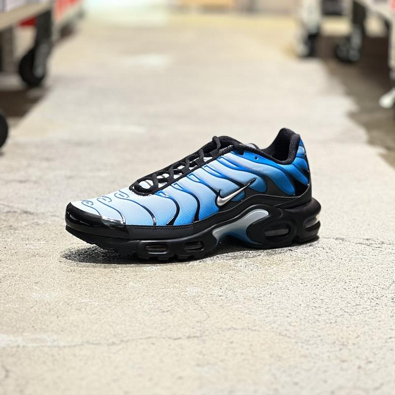 NIKE AIR MAX PLUS BLACK/METALLIC SILVER-NEPTUNE BLUE 23FA-I