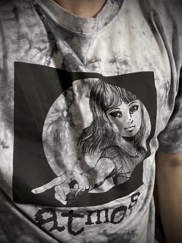 atmos pink × 楳図かずお 美少女 おろち TIE-DYE TEE GRAY |atmos（アトモス） 公式オンラインストア