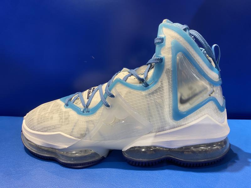 NIKE LEBRON XIX WHITE/DUTCH BLUE-BLUE VOID 21HO-S（ナイキ