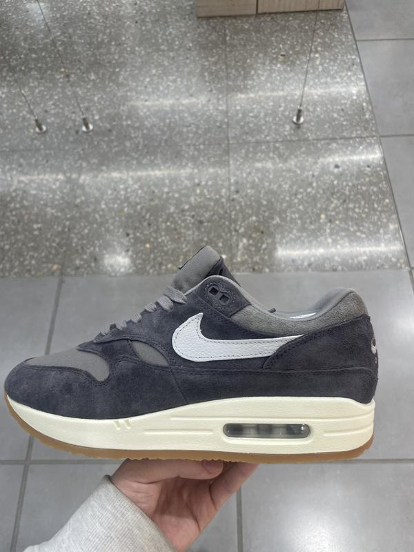 NIKE AIR MAX 1 PRM SOFT GREY/NEUTRAL GREY-THUNDER GREY 23SP
