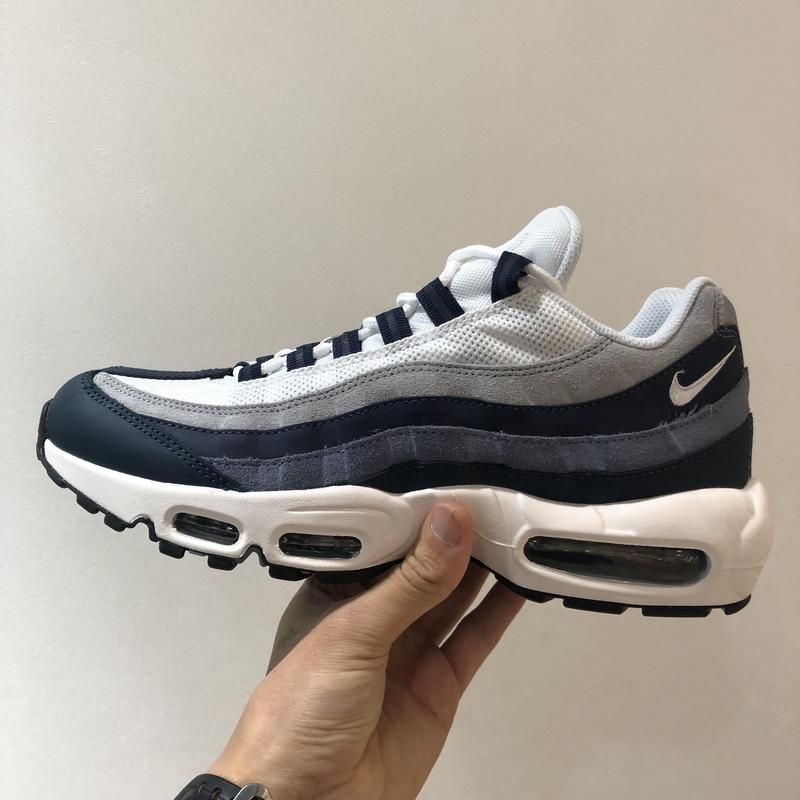 Nike air max on sale navy blue and white