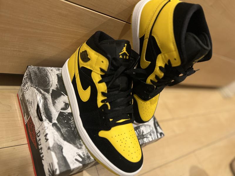 JORDAN BRAND AIR JORDAN 1 MID SE BLACK/VARSITY MAIZE-WHITE