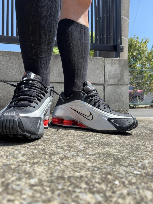 NIKE SHOX R4 BLACK/METALLIC SILVER-MAX ORANGE(ナイキ NIKE SHOX R4 BLACK/METALLIC SILVER-MAX ORANGE(ナイキ