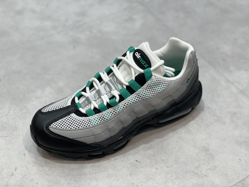 NIKE W AIR MAX 95 BLACK/STADIUM GREEN-PEARL GREY 23SU-I