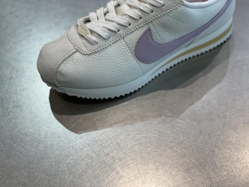 NIKE W CORTEZ SE SAIL/ICED LILAC-SAIL-CLUB GOLD 23SU-I