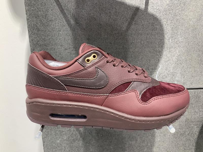 Air max clearance 1 burgundy