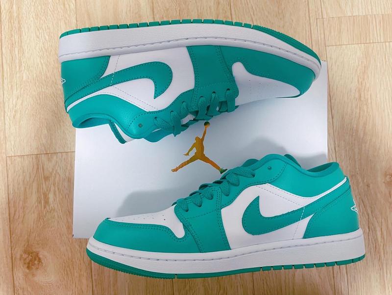 JORDAN BRAND WMNS AIR JORDAN 1 LOW WHITE/NEW EMERALD-WHITE