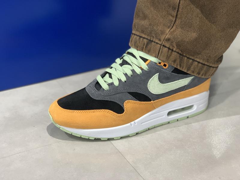 NIKE AIR MAX 1 PRM ANTHRACITE/HONEYDEW-BLACK-KUMQUAT 22HO-I