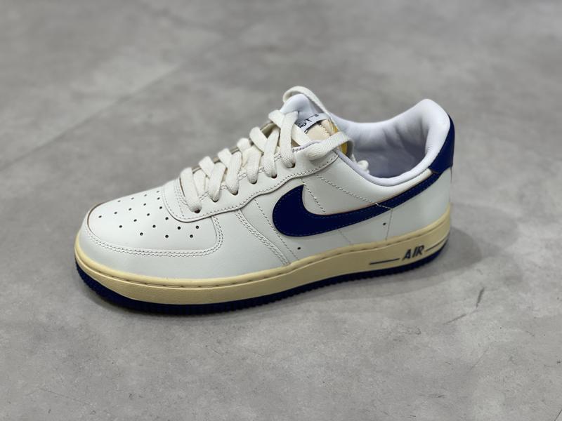 NIKE WMNS AIR FORCE 1 '07 SAIL/DEEP ROYAL BLUE-PALE VANILLA 23HO-I