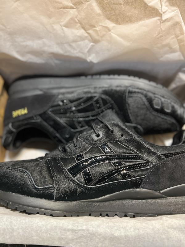 Asics best sale black suede