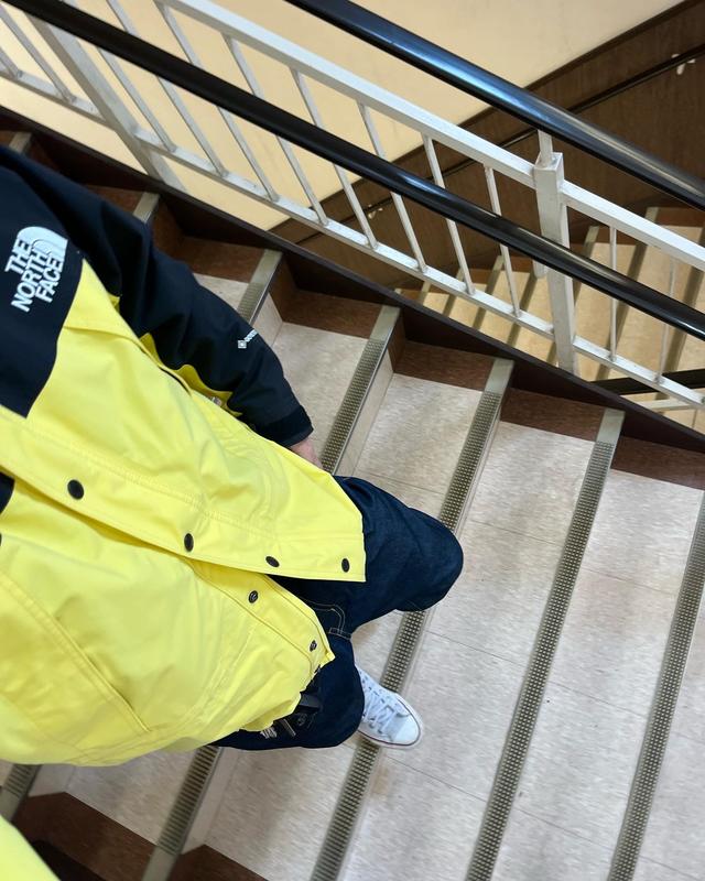 THE NORTH FACE MOUNTAIN LIGHT JACKET イエローテール