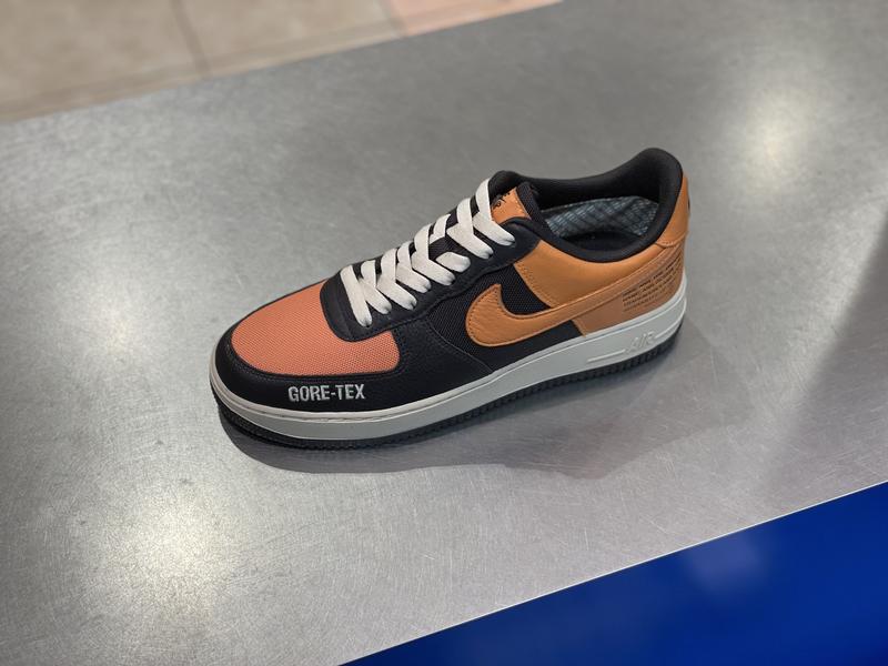 エアジョーダンAir Force 1 Low Gore-Tex Brown/Hot Curry