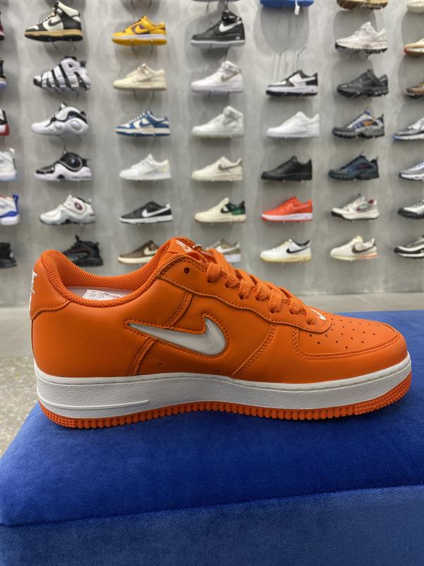 NIKE AIR FORCE 1 LOW RETRO SAFETY ORANGE/SUMMIT WHITE-SAFETY 