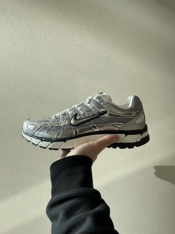 NIKE P-6000 METALLIC SILVER/METALLIC SILVER-SAIL 24SP-I