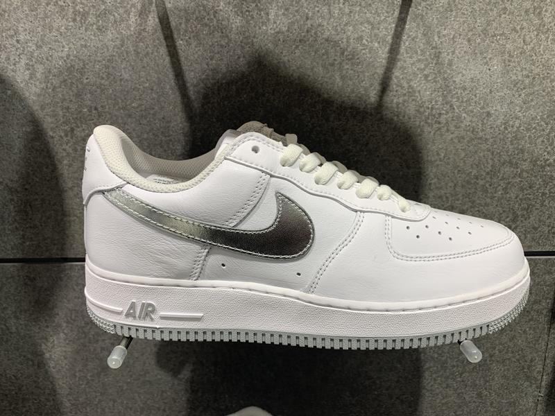 NIKE AIR FORCE 1 LOW RETRO WHITE/METALLIC SILVER-METALLIC GOLD 22FA-I