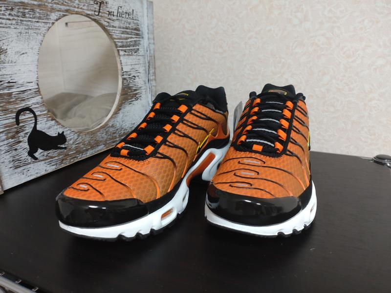 NIKE AIR MAX PLUS SAFETY ORANGE/UNIVERSITY GOLD-BLACK 22FA-I