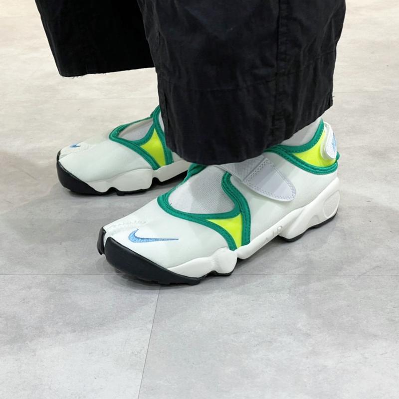 NIKE WMNS AIR RIFT WHITE/UNIVERSITY BLUE-VOLT-STADIUM GREEN 22FA-I