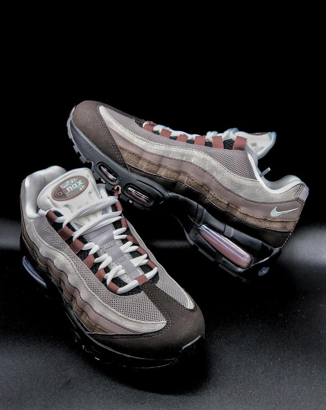Nike W Air Max 95 グレー/ヴェルヴェットブラウン スニーカー NIKE W AIR MAX 95 VELVET BROWN/PEARL GREY-BAROQUE BROWN